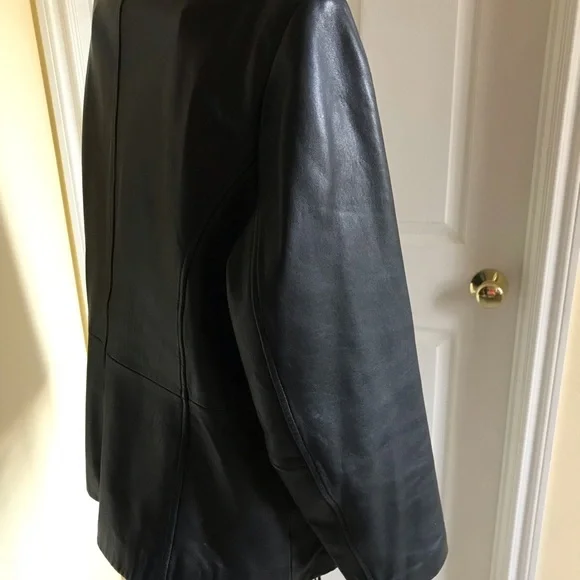 HOST PICK Liz Claiborne Black Leather Jacket w/zipper closure tiny blemish Sz. M - Picture 3 of 11